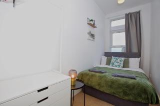 Temple Meads Station - Stylish 5 beds - Free Parking By Hinkley Homes Short Lets & Serviced Accommodation - Bristol - 4