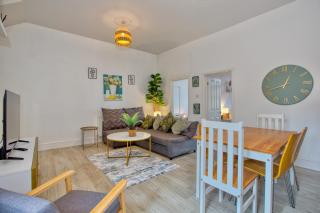 Temple Meads Station - Stylish 5 beds - Free Parking By Hinkley Homes Short Lets & Serviced Accommodation - Bristol - 8