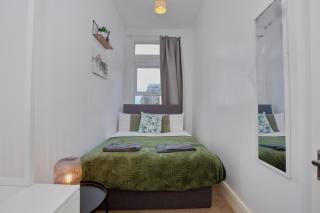 Temple Meads Station - Stylish 5 beds - Free Parking By Hinkley Homes Short Lets & Serviced Accommodation - Bristol - 3