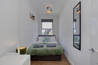 Modern 5-Beds - City Centre - Free Parking - Temple - By Hinkley Homes Short Lets & Serviced Accommodation - Bristol - 4