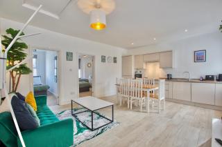Modern 5-Beds - City Centre - Free Parking - Temple - By Hinkley Homes Short Lets & Serviced Accommodation - Bristol - 9