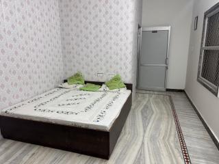 Ramaya Home Stay - Varanasi - 7