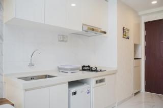 Cozy and Minimalist Studio Room at Sky House BSD Apartment By Travelio - 7