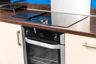 Spacious 2 Bed Apt B'ham CC with parking Sleeps 7 - 8