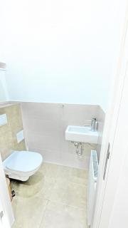 Cozy Apartment- 5 Minutes to Danube River - 2