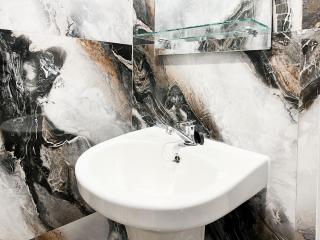 Urbanview Hotel Dommy Yogyakarta by RedDoorz - Ngabean - 2