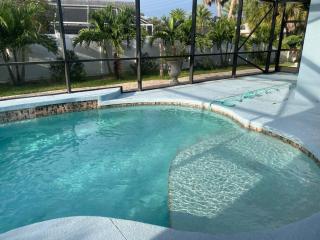 Port Charlotte Palms-Pet friendly, Heated Private Pool and Mini Orchard - Port Charlotte - 3