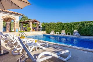 Villa Bosco in Medulin with sea view and private pool only 300 meters from the beach - Medulin - 9