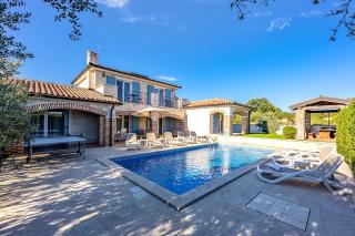 Villa Bosco in Medulin with sea view and private pool only 300 meters from the beach - Medulin - 3