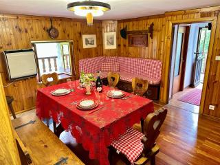 Cozy Three-Room Apartment with Mountain View & Parking - Ussin Chalet - Valtournenche - Chamois - 0