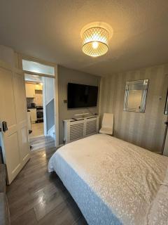 KS Bromley Apartments - 3