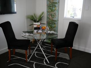 The Pool House Bed & Breakfast - Near Marine Parade Napier - 7