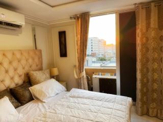 Cozy Apartment with a King Bed - Lahore - 8