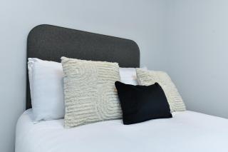 Stylish Flat Near Nature & Town Centre with Parking - 2