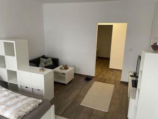 Einzimmerwohnung auf Hofstelle - - 1