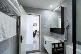 Modern Retreat with Pool and Gym near Yaya Center - 1