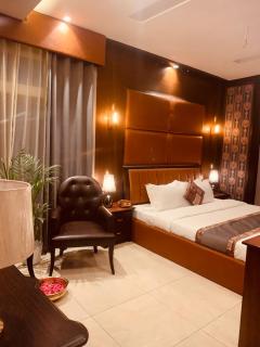 Hotel Adhiraja palace - 0