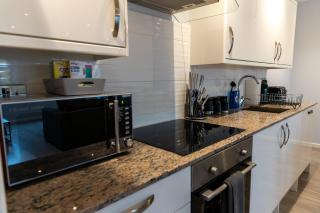 2-Bedroom flats near Heathrow that are Cozy CIean Secure - Cranford - 1