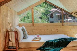 SaffronStays Fairytale Villa - 3 bedroom villa in orchards and access to the river - 7