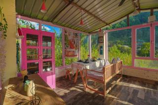 SaffronStays Fairytale Villa - 3 bedroom villa in orchards and access to the river - 6