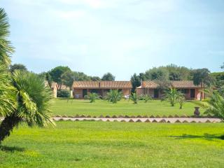 ISA-Village with swimming-pool and private equipped beach in Montalto Marina - 8