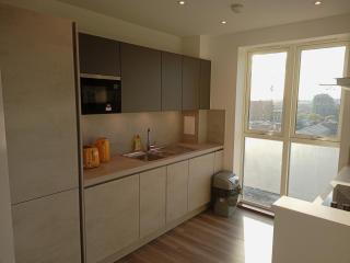 London Serviced Accommodation x RM13 x DM 4 Weekly x Monthly Offers - Dagenham - 7