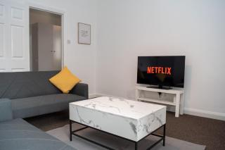 Contractor and Relocation Haven Sleeps 10 with Parking and Superfast WiFi - 6