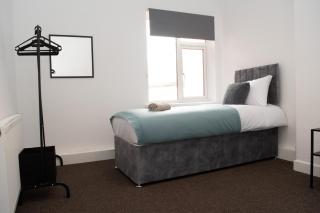 Contractor and Relocation Haven Sleeps 10 with Parking and Superfast WiFi - 7