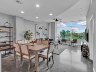 Spacious 2BD 2BTH Luxury Condo - Orlando - 4