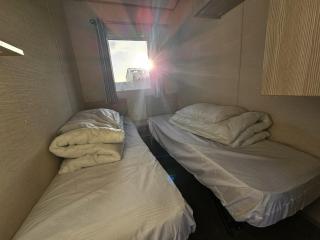 2 Bed Caravan Leanne centeal heated - Rhyl - 3