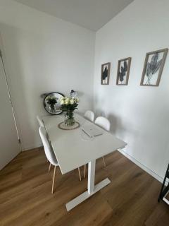 The Crown in the Hague - 6