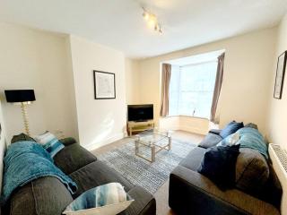 Large 4BR House Bustling Central Location - Sheffield - 5
