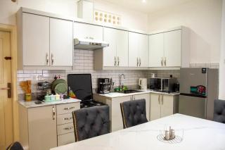 Stunning lakeview Apt 8mins from Speke Resort - Kampala - 5