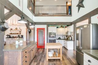 Quiet Home Near Sacramento River Deck and Fire Pit - 3