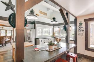 Quiet Home Near Sacramento River Deck and Fire Pit - 2