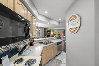 Modern 2BR Condo Just 5 Min to Pigeon Forge Pkwy! - Pigeon Forge - 6