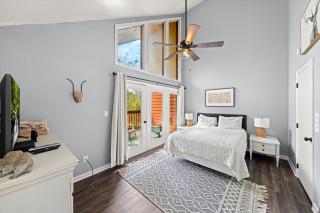Modern 2BR Condo Just 5 Min to Pigeon Forge Pkwy! - Pigeon Forge - 2