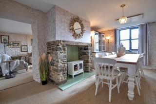 Finest Retreats - Blackclough Farmhouse at Blackclough Farm - 9