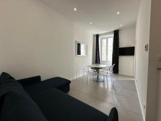 B080- À l'étroit à l'hôtel Bienvenue chez nous - Cannes - 9