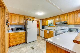 Creek Access and Spacious Yard Quiet Sylva Home! - Sylva - 8