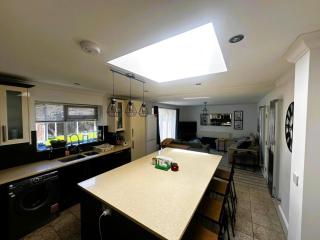 Luxury 3-Bed Ilford Modern Comfort & Elegance - Ilford - 6