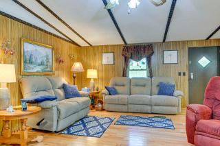 Creek Access and Spacious Yard Quiet Sylva Home! - Sylva - 7