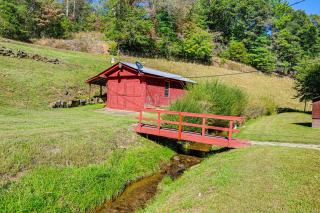 Creek Access & Spacious Yard: Quiet Sylva Home! - 9