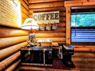 Chris's Cozy Cabin - 9