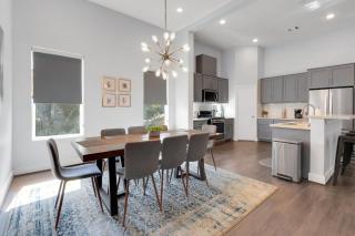 Sophisticated Urban Retreat with Skyline Views home - 8