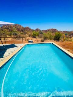 Makgobelo Lodge -The White House - Solar powered - 8