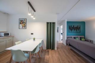 Maison moderne avec terrasse et parking - 8