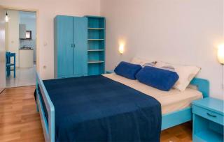 2 Bedroom Cozy Apartment In Vrbnik - Vrbnik - 4