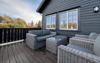5 Bedroom Cozy Home In Lyngdal - Lyngdal - 3