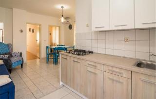 2 Bedroom Cozy Apartment In Vrbnik - Vrbnik - 6
